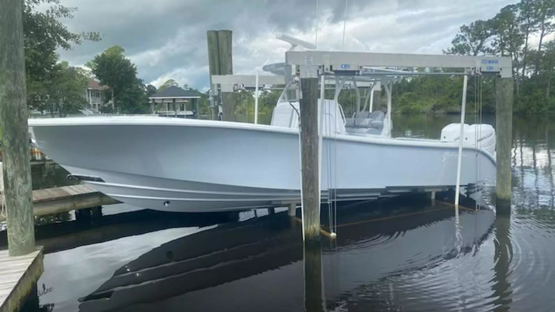 2022 32' Yellowfin photo