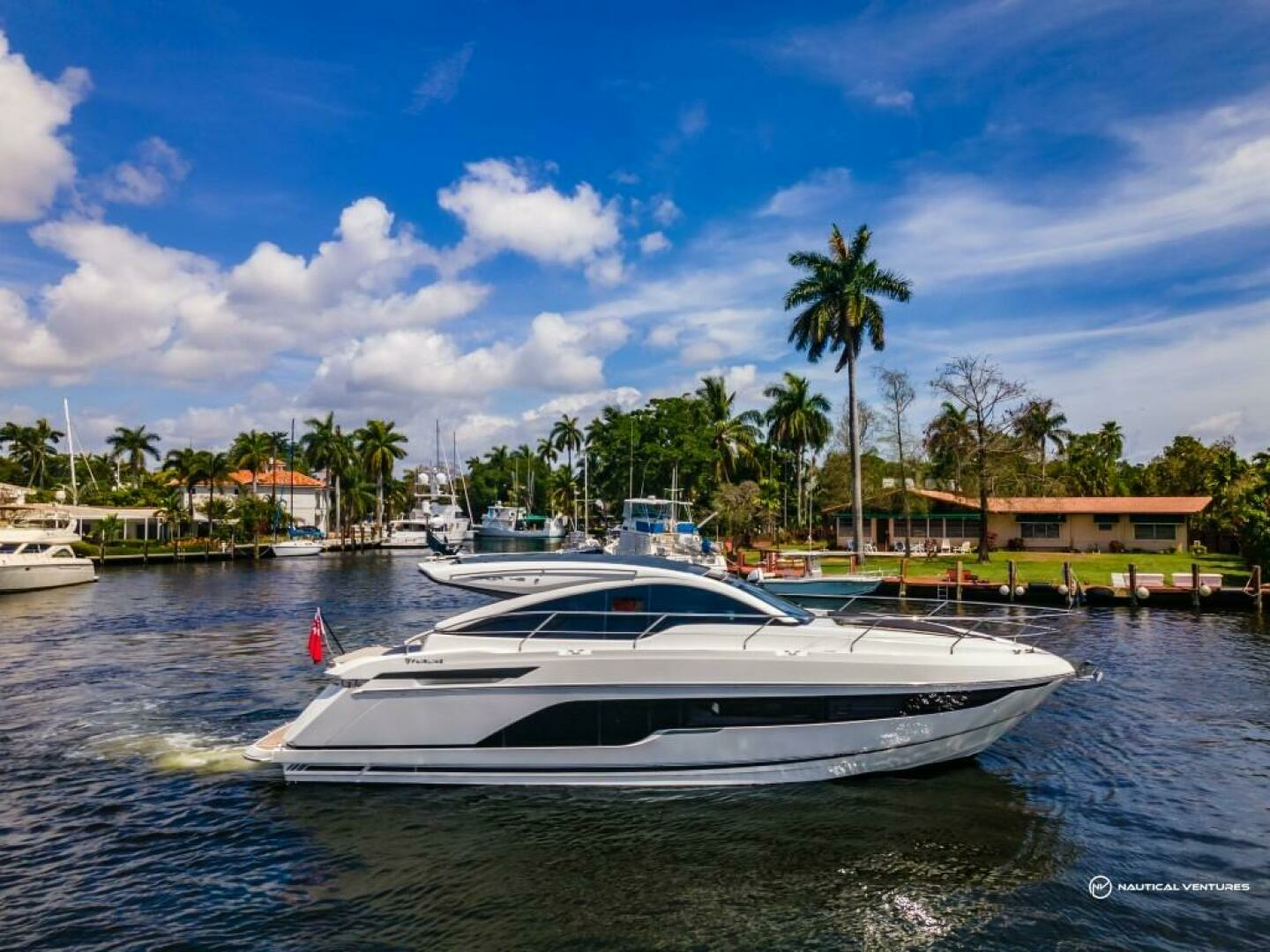 2023 43' Fairline photo
