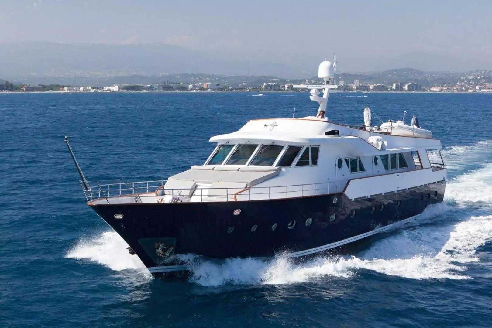 1974 85' Benetti photo