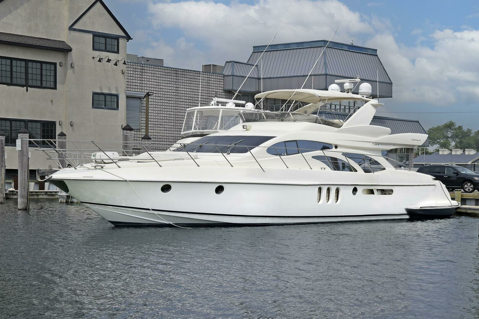 2003 62' Azimut photo
