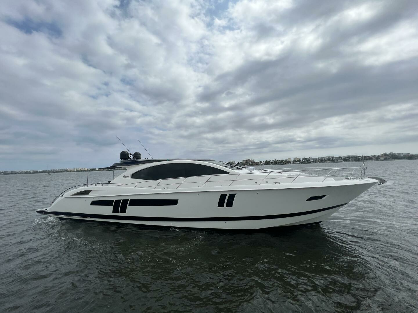 2009 75' Lazzara Yachts photo