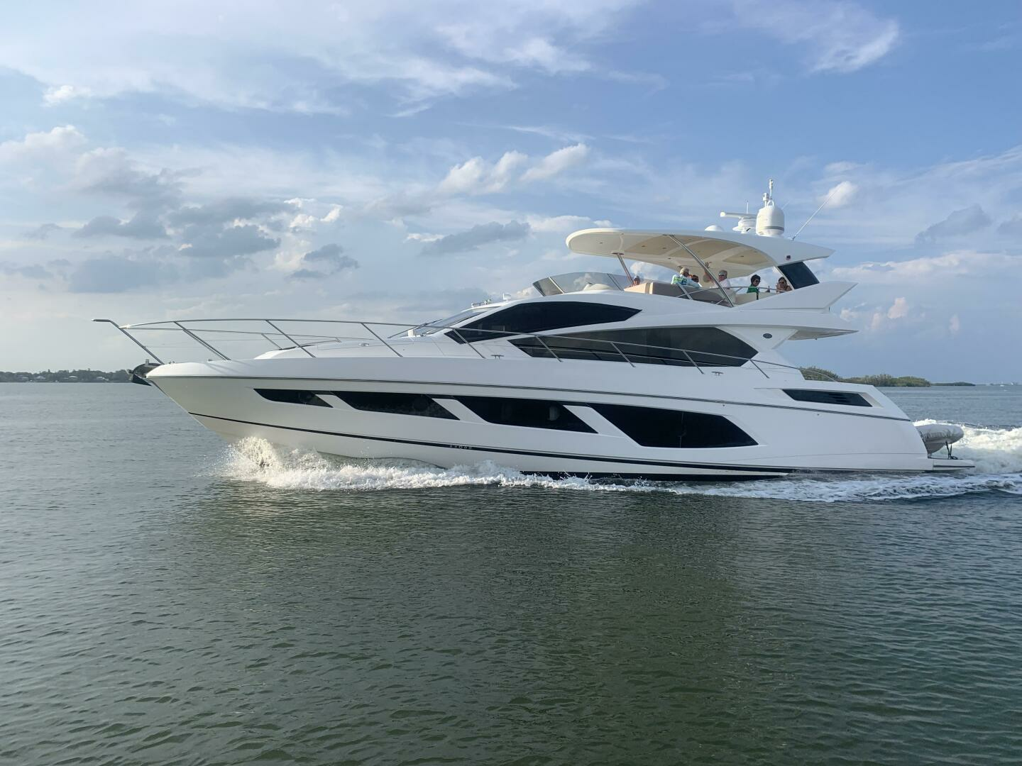 2016 65' Sunseeker photo
