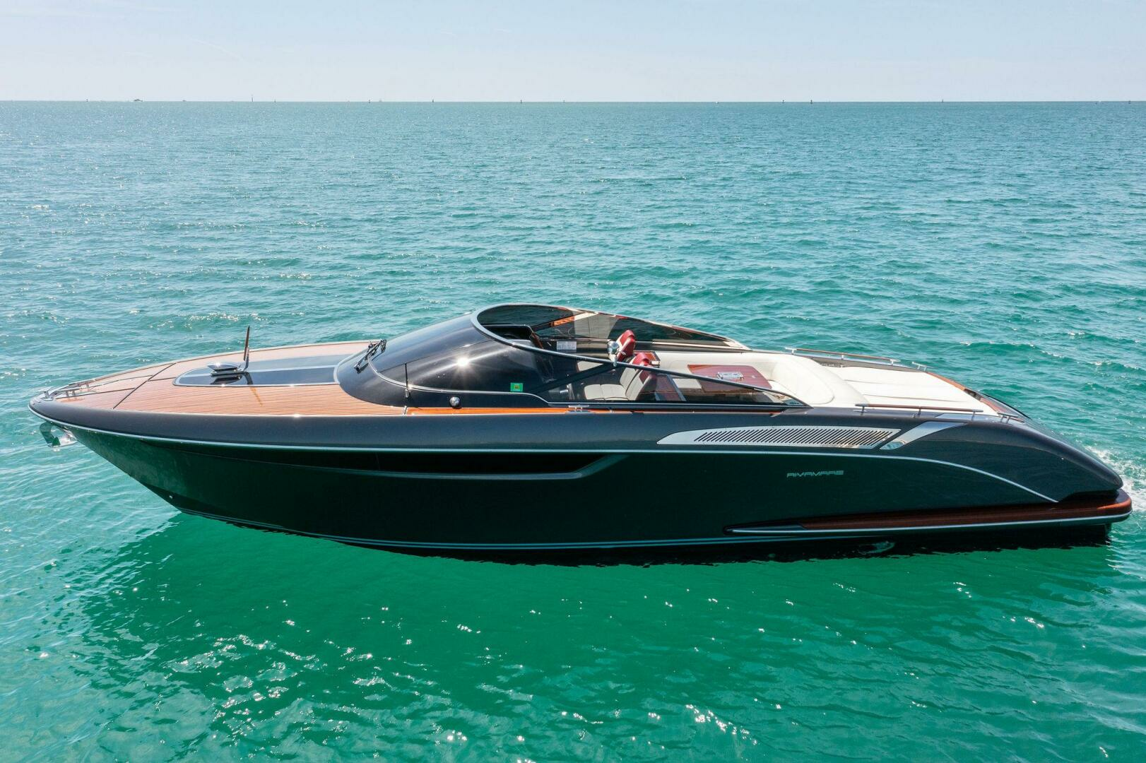 2022 38' Riva photo