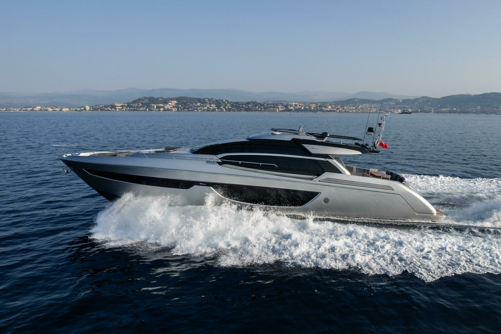 2017 74' Riva photo