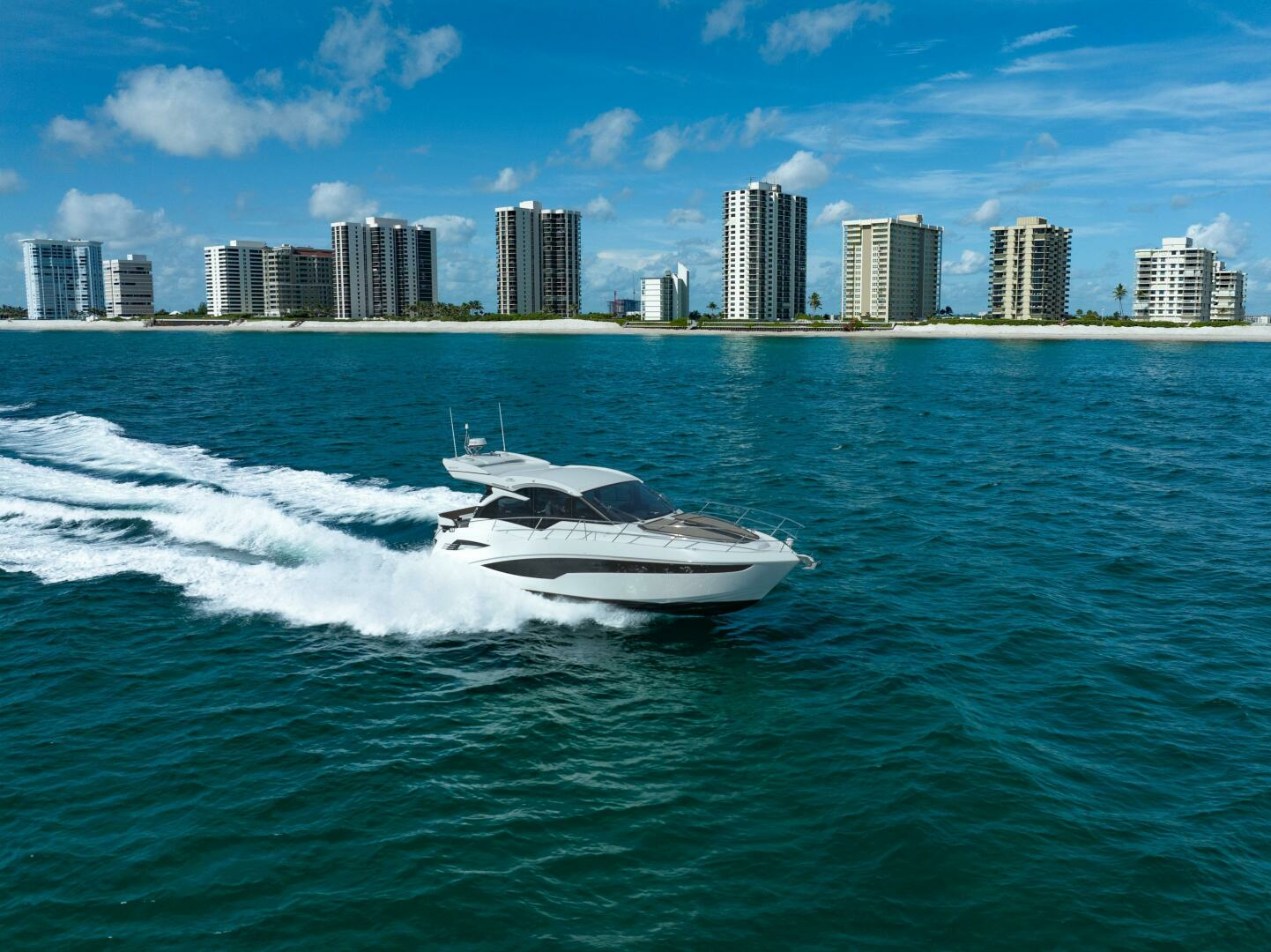2022 42' Galeon photo