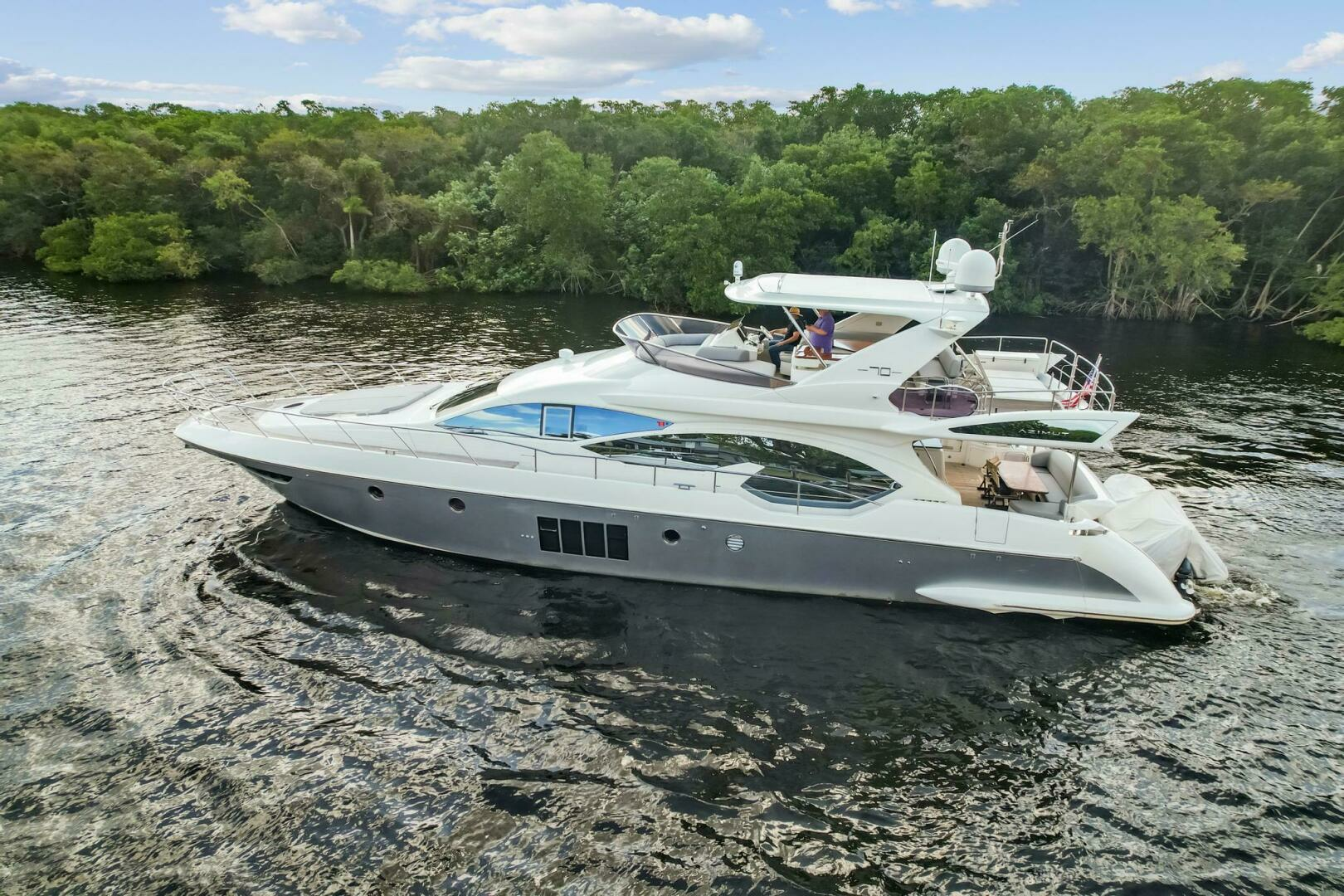 2013 70' Azimut photo