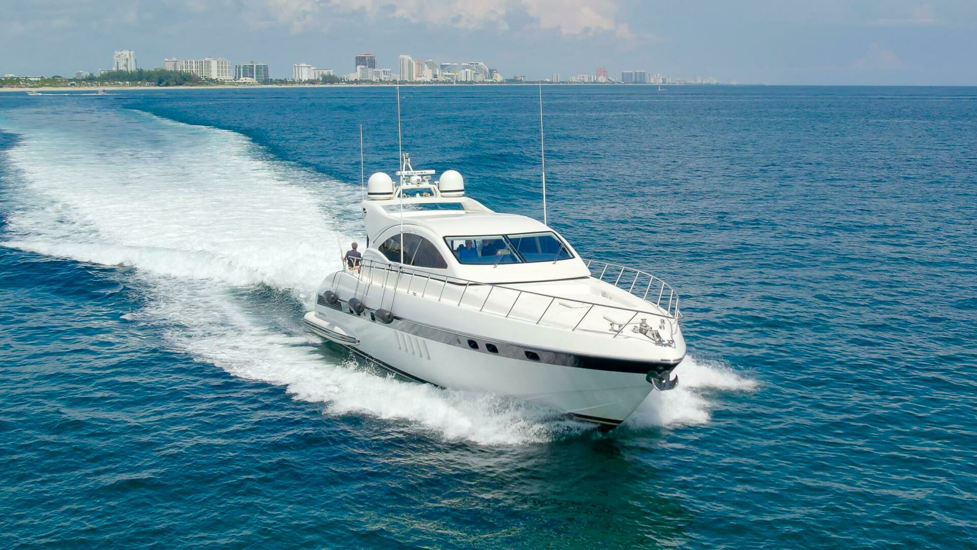 2001 72' Mangusta photo