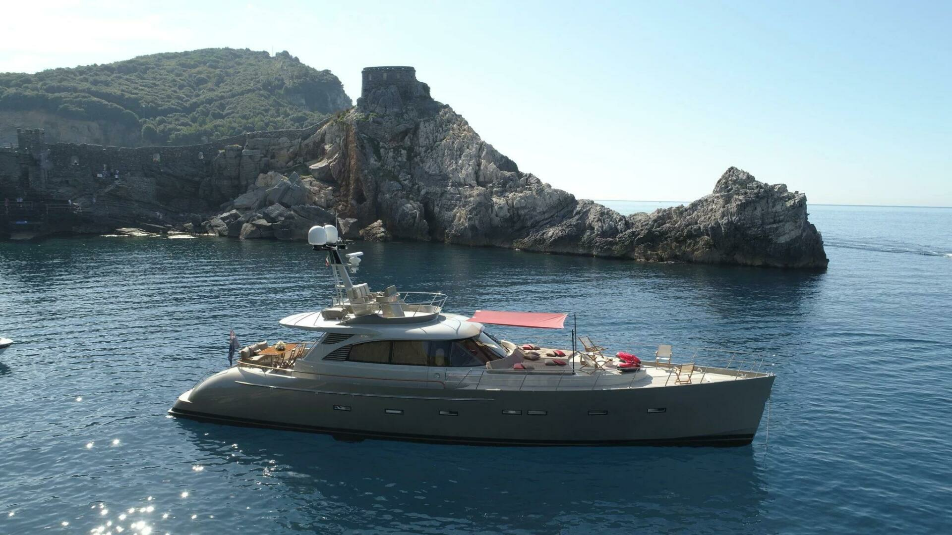 2011 74' Acico photo