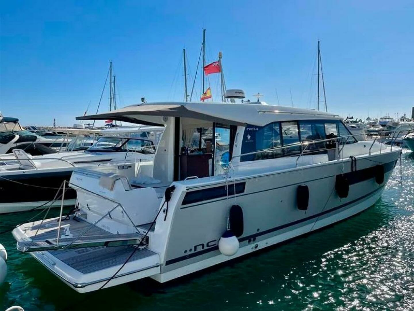 2019 39' Jeanneau photo