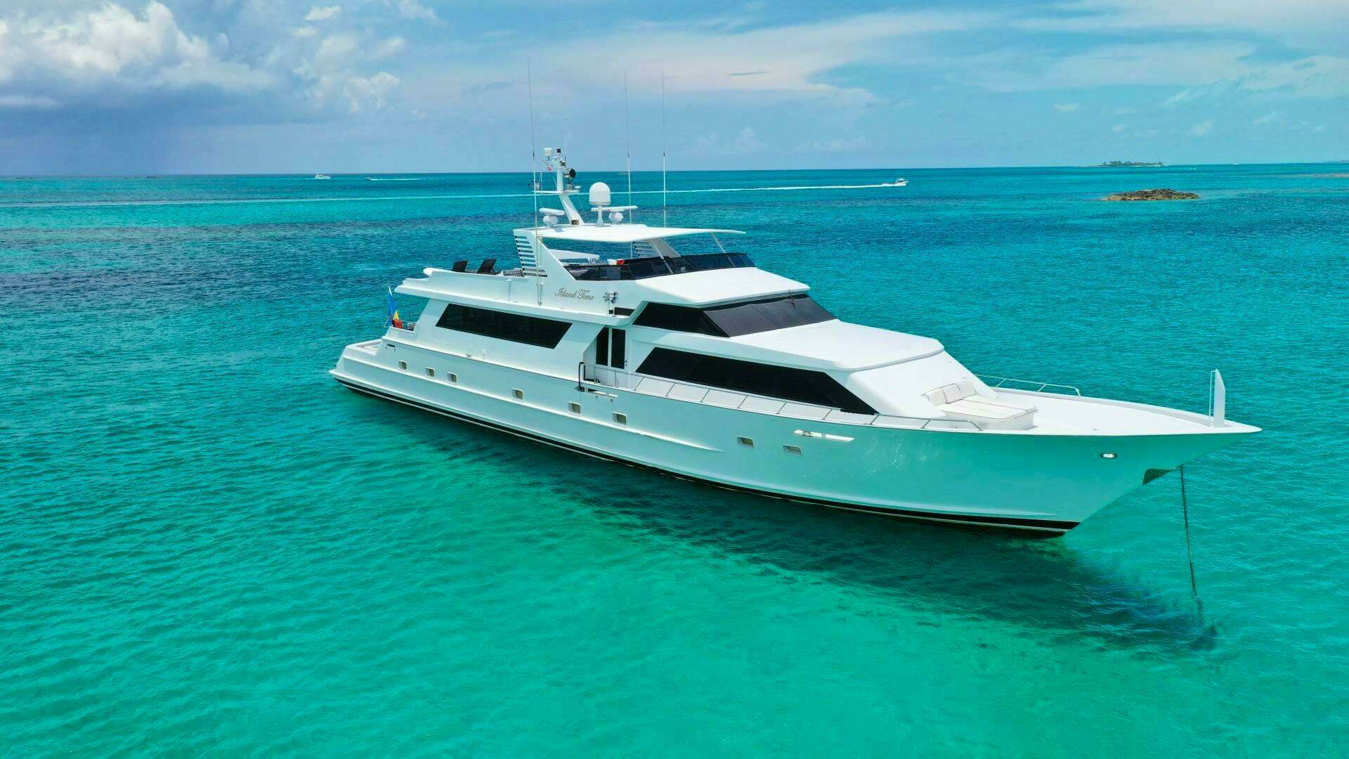 1991 110' Broward photo