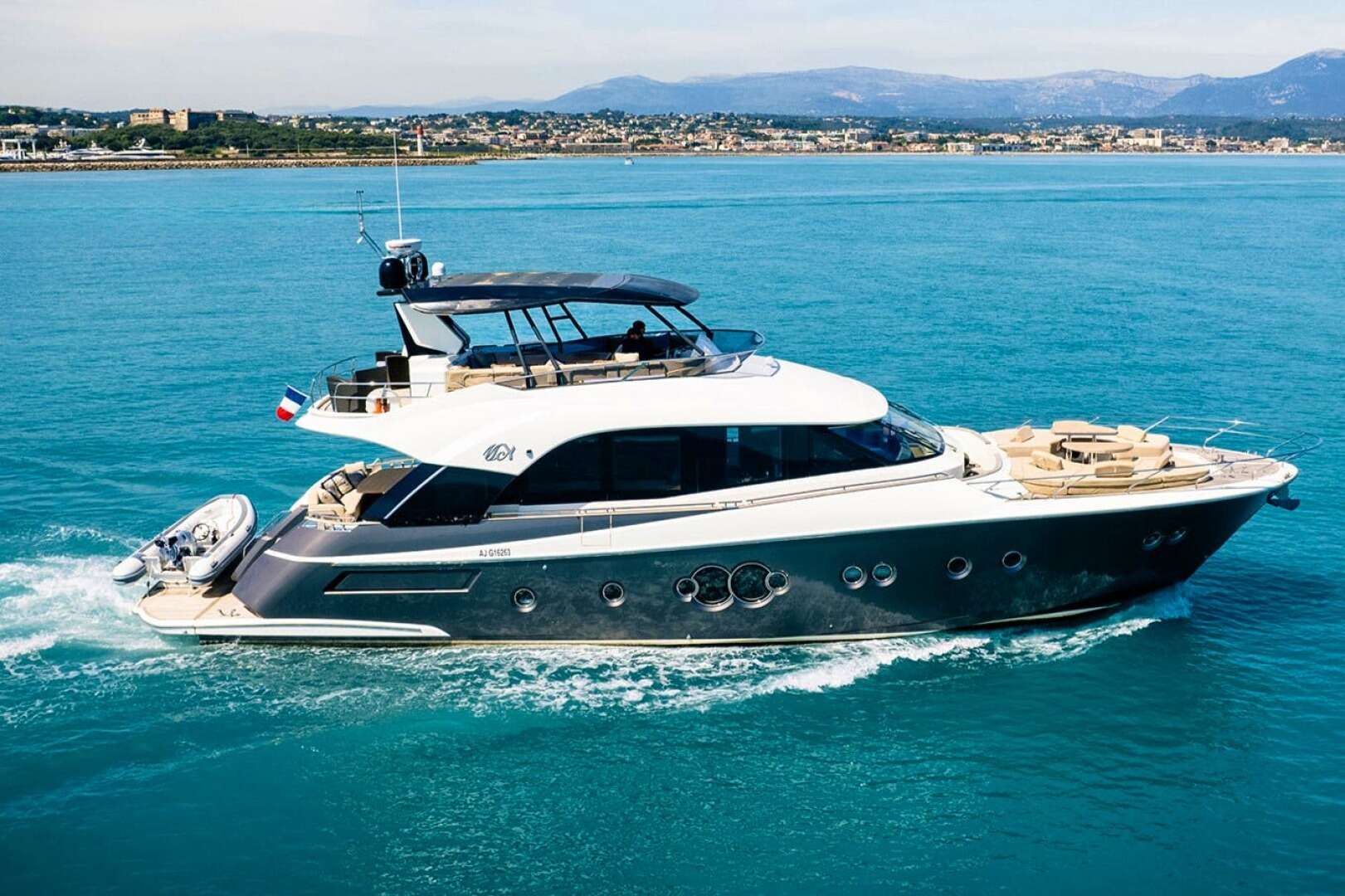 2016 70' Monte Carlo Yachts photo