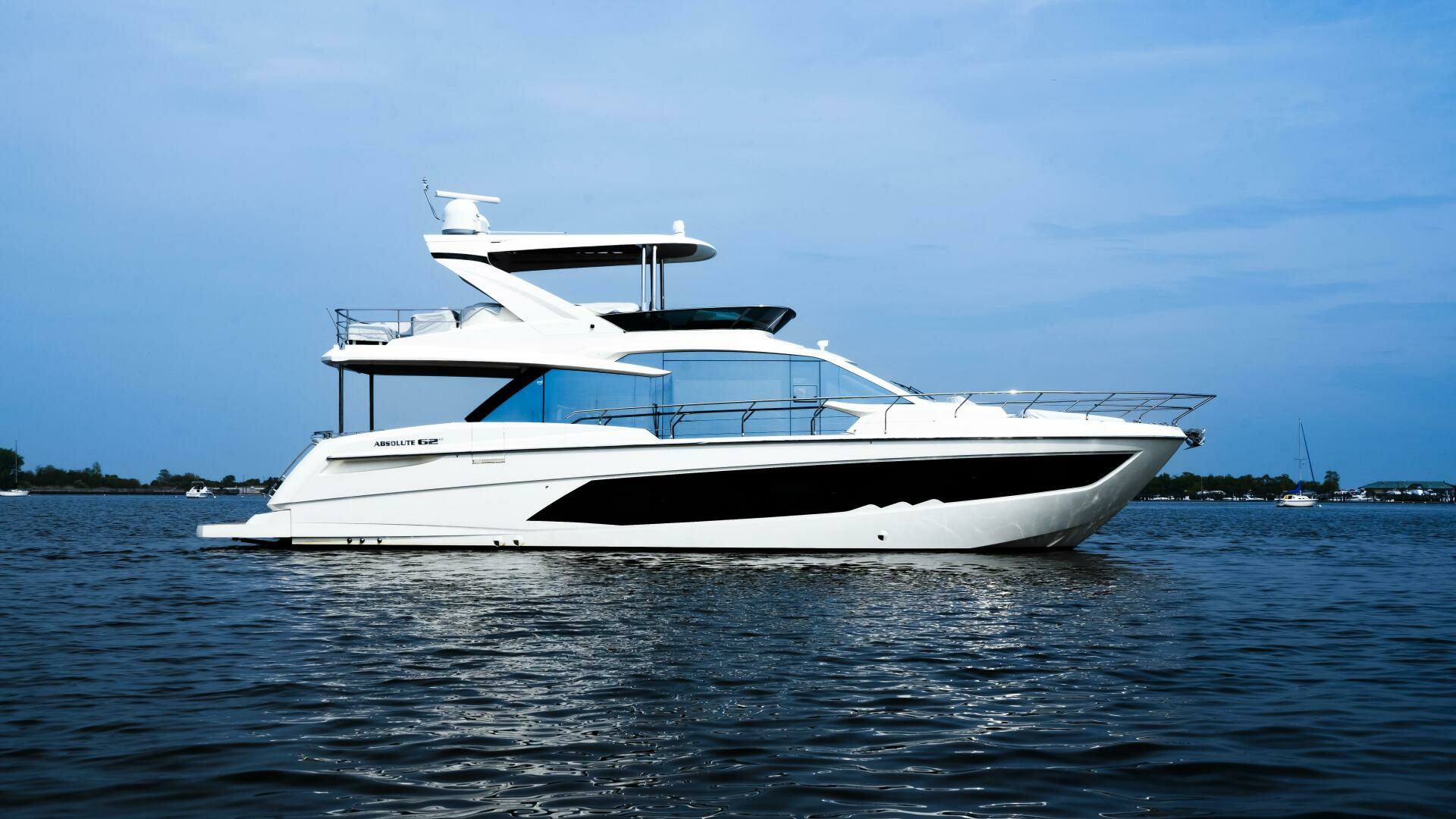 2022 62' Absolute photo