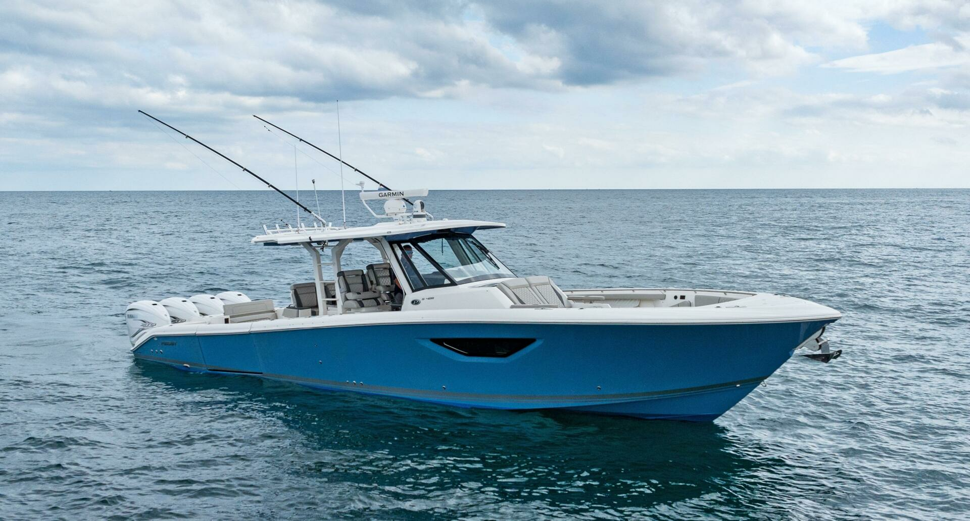 2021 42' Pursuit photo