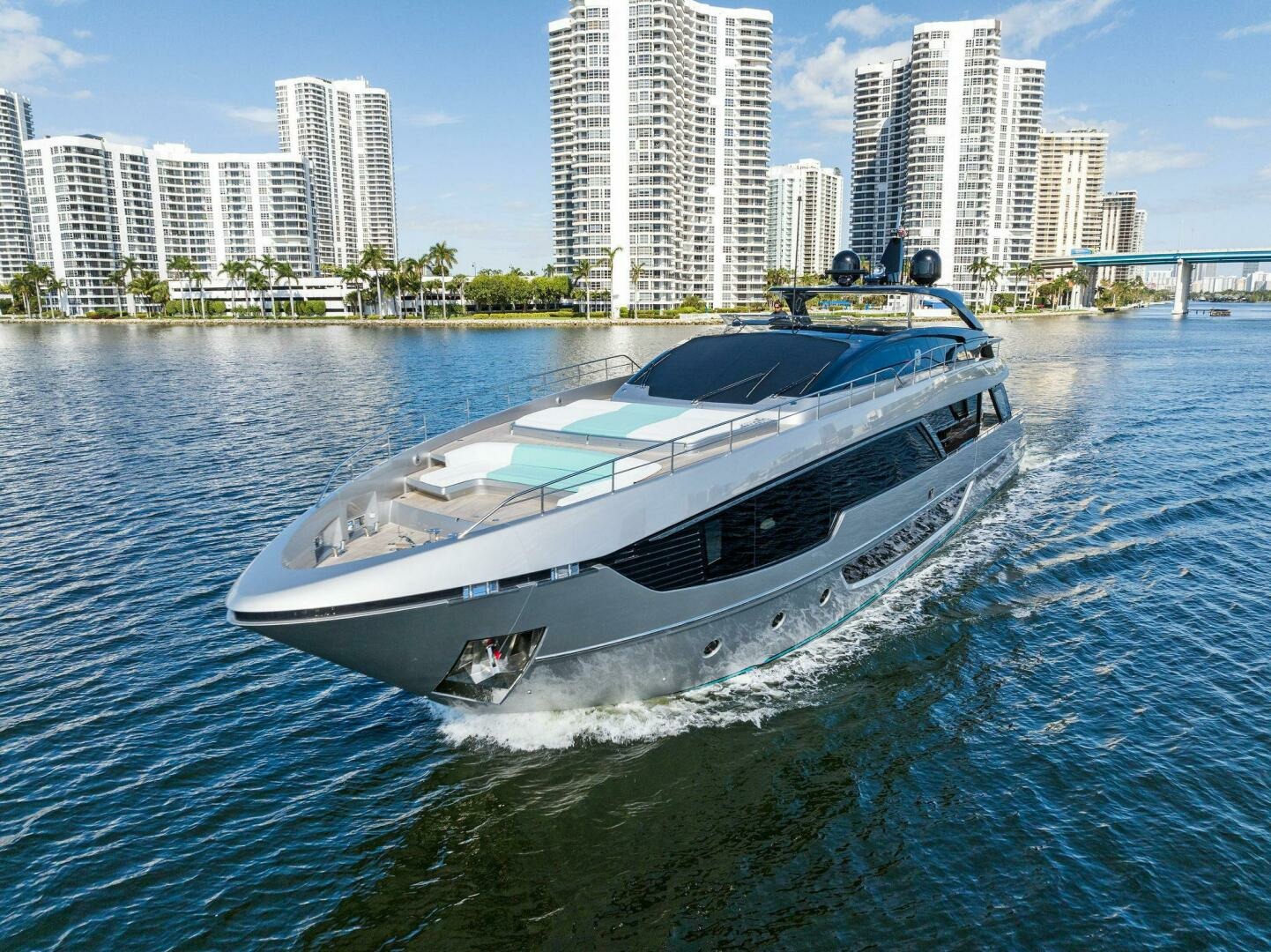 2024 102' Riva photo