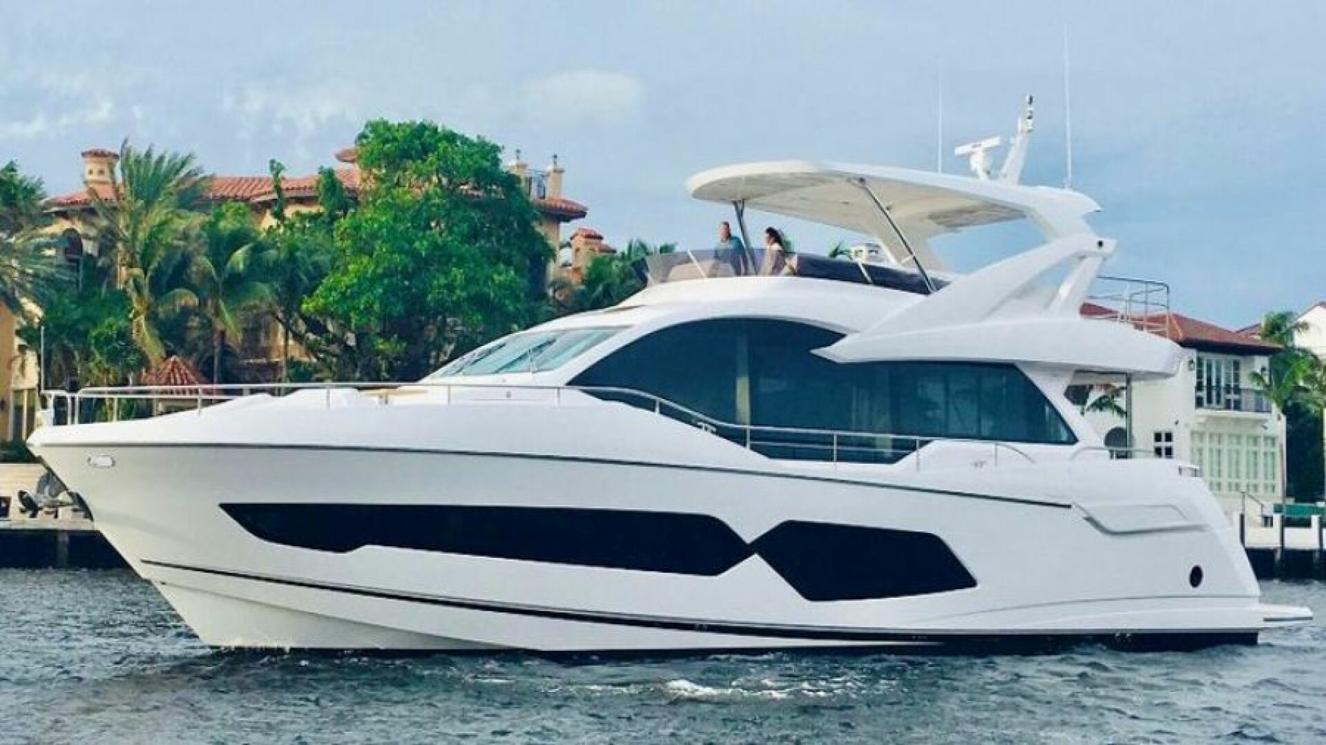 2018 76' Sunseeker photo