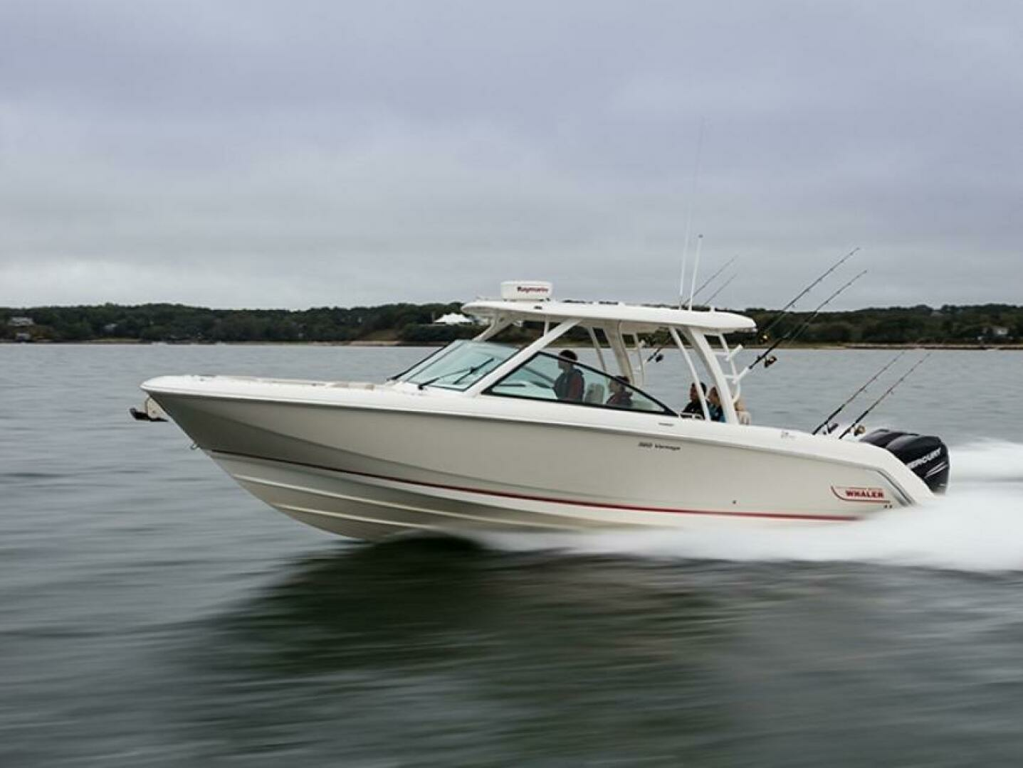 2021 32' Boston Whaler photo