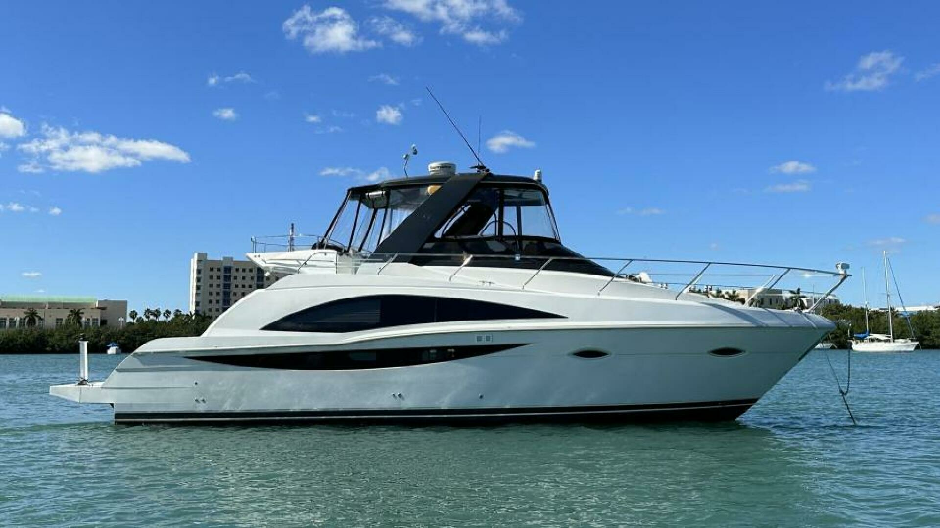 2012 44' Carver photo