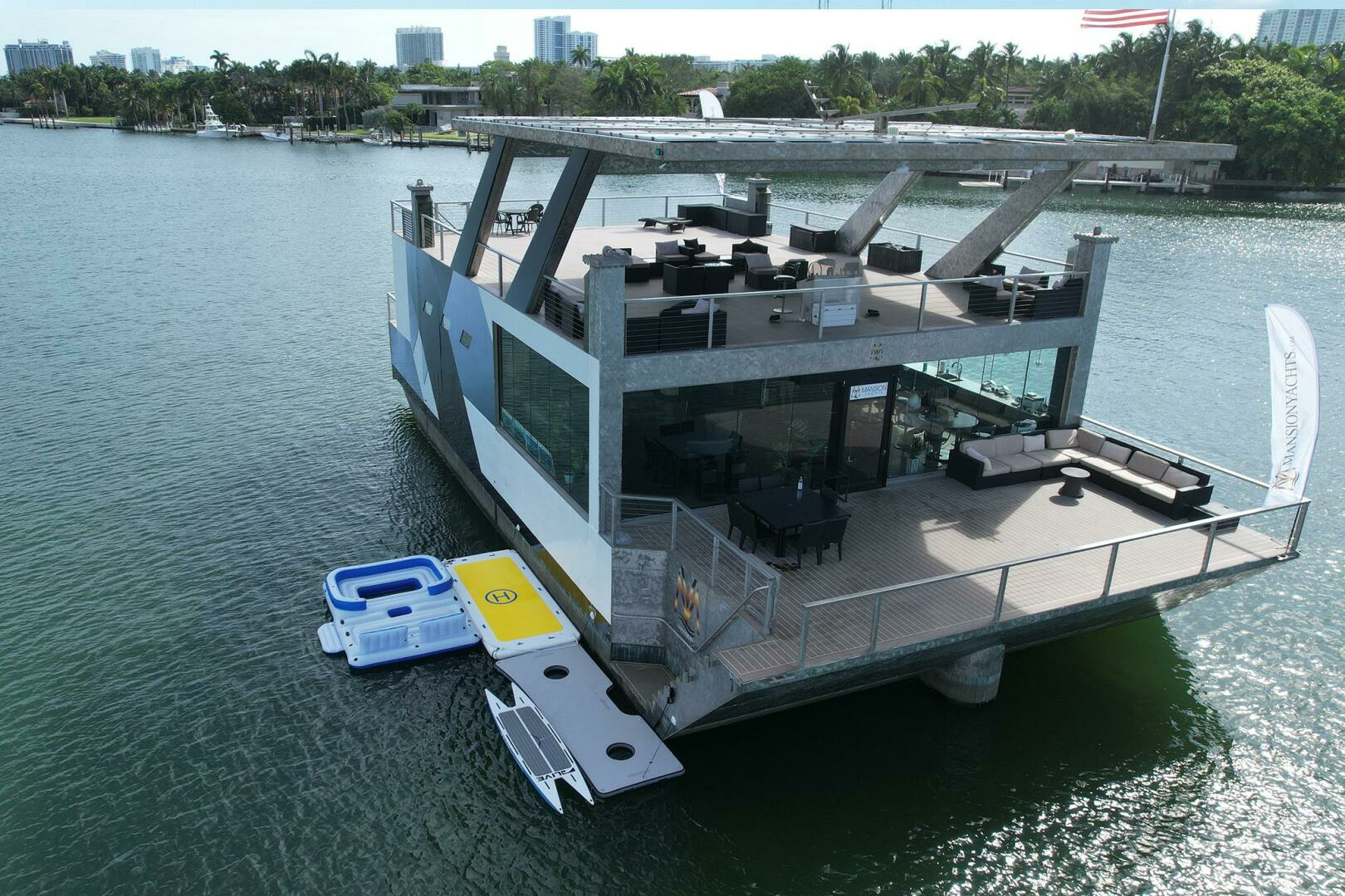 2018 84' Mansion Yachts photo