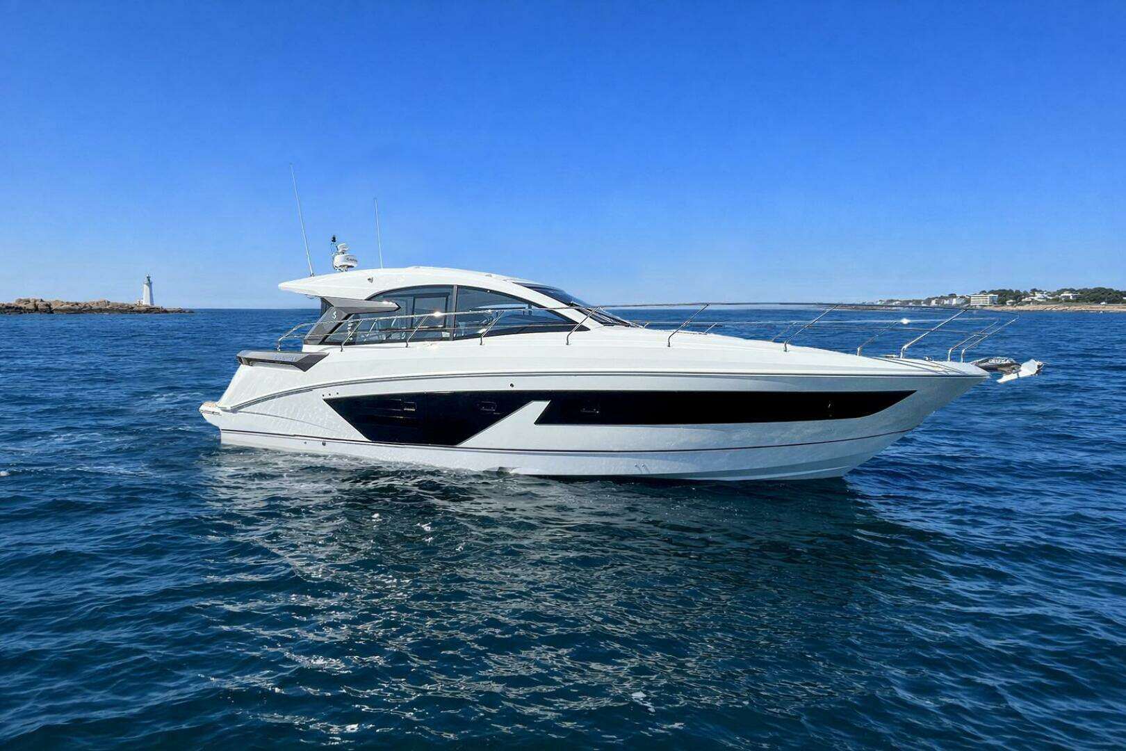 2024 45' Beneteau photo