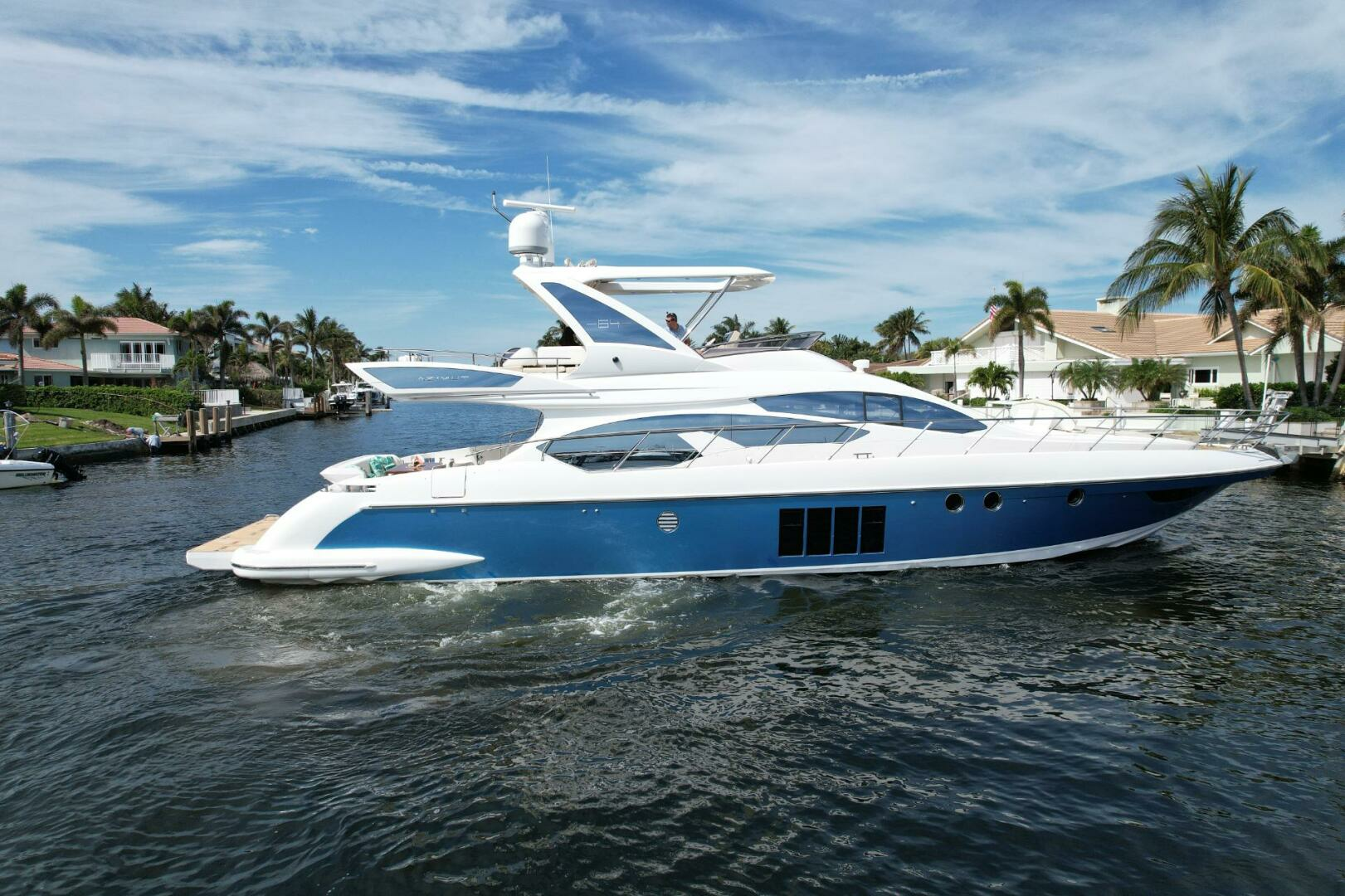 2015 64' Azimut photo