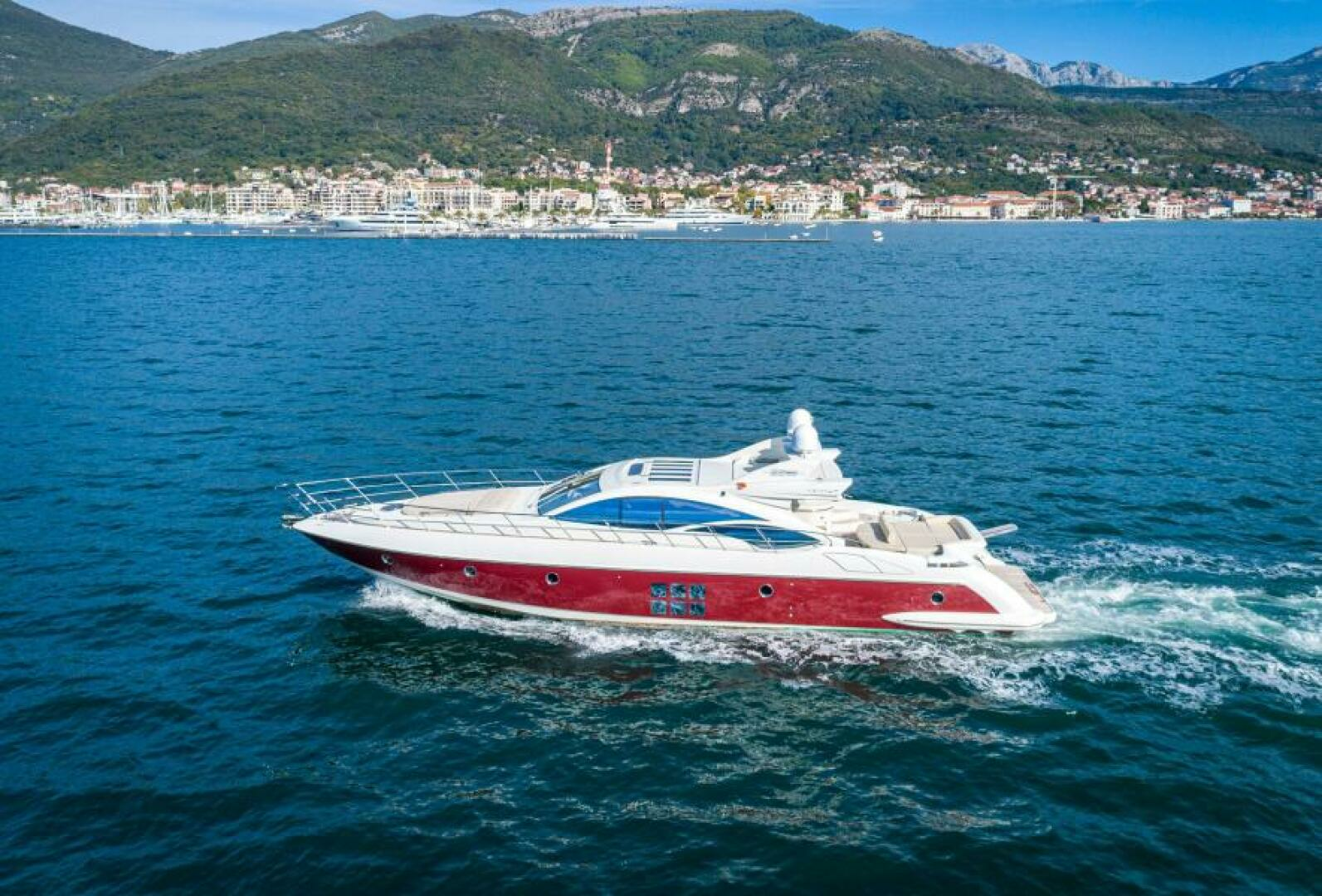2009 68' Azimut photo