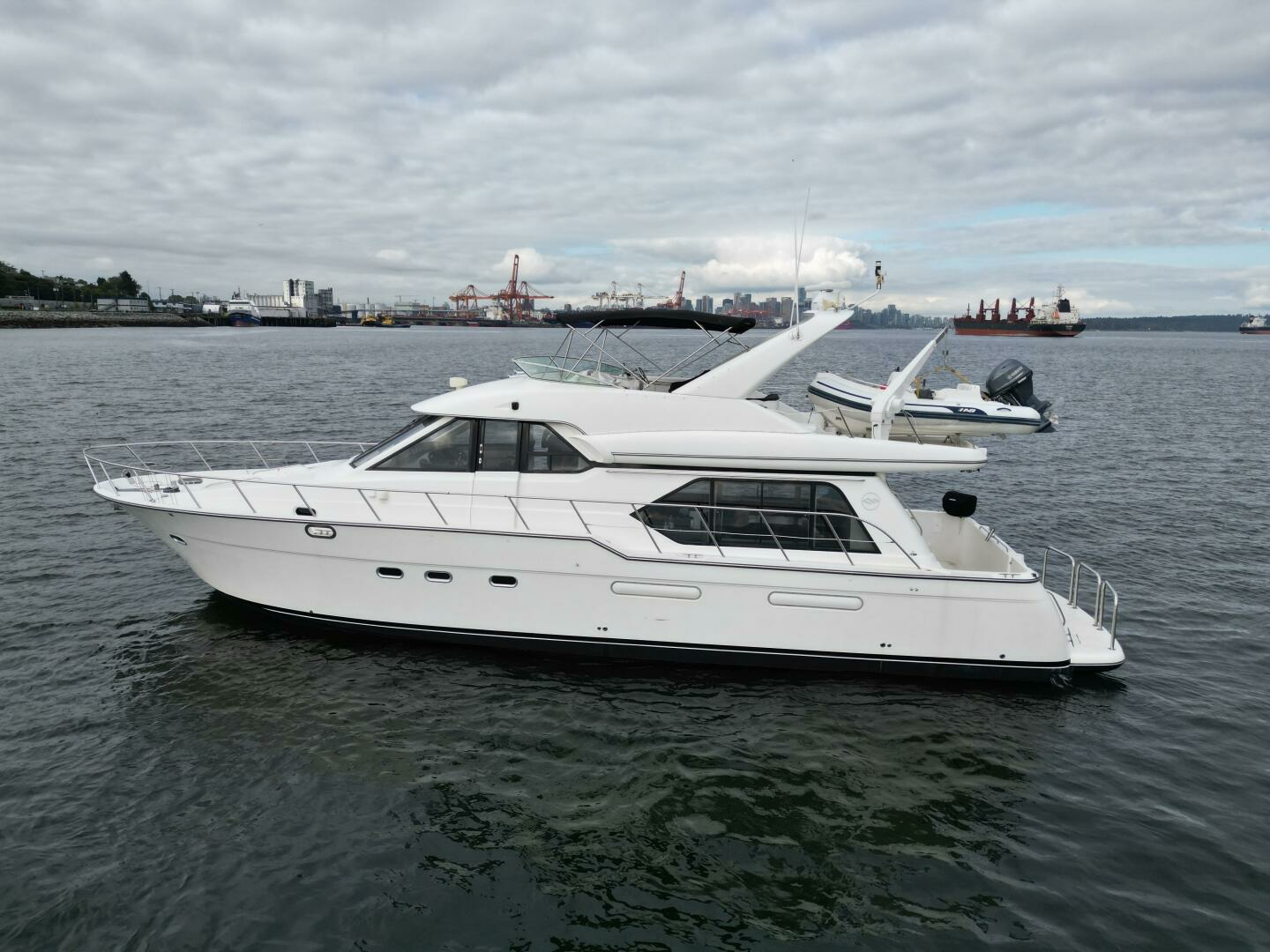 2000 52' Bayliner photo