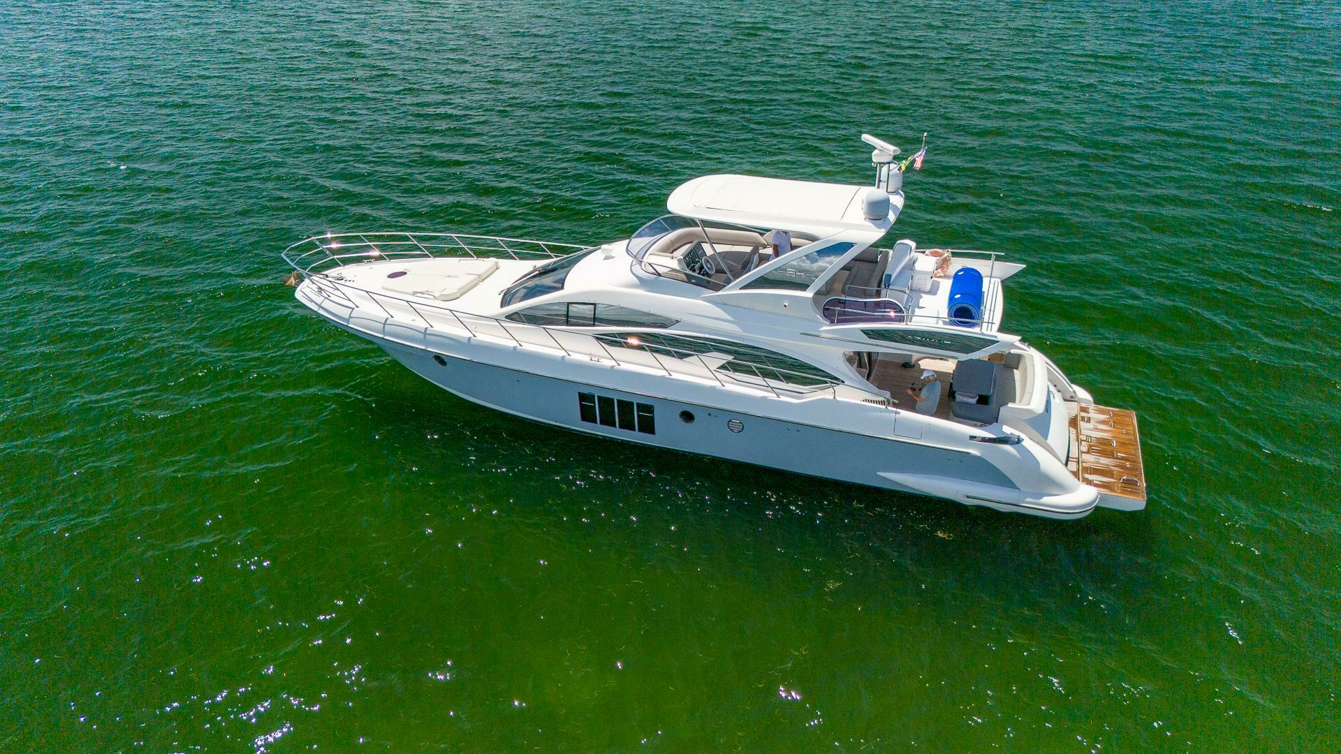 2013 64' Azimut photo