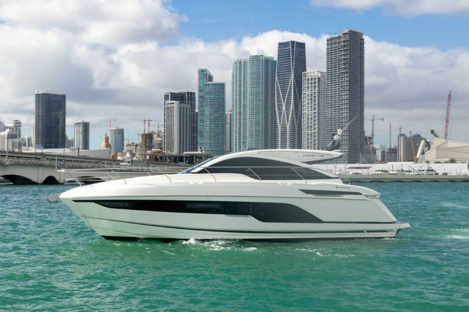 2023 45' Fairline photo