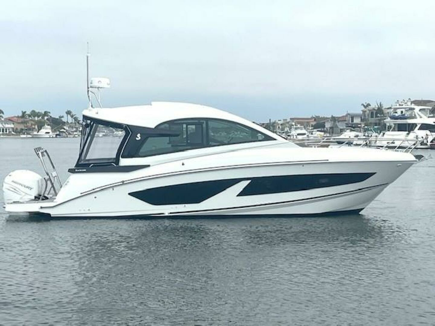 2022 32' Beneteau photo