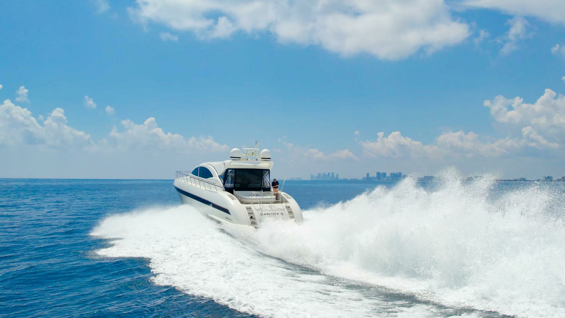 2001 72' Mangusta photo