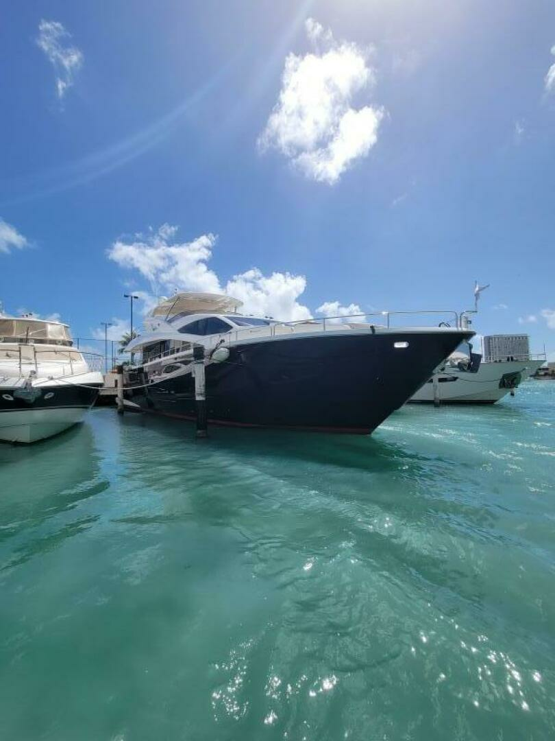 2019 86' Sunseeker photo