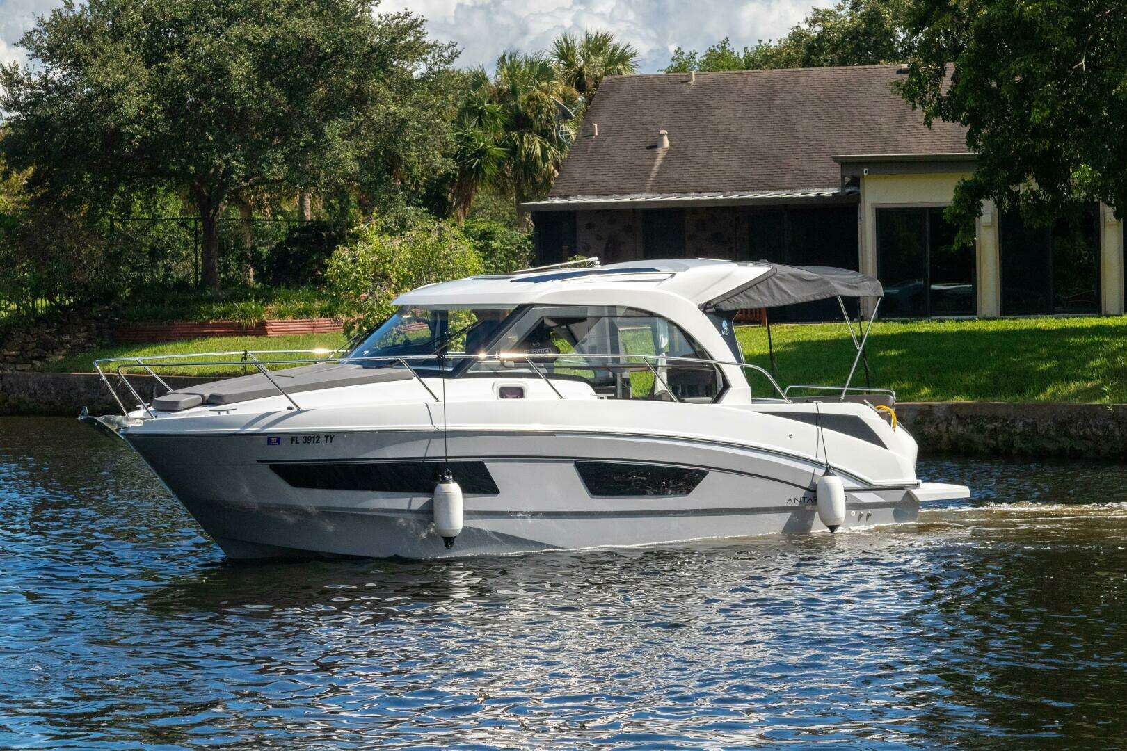 2025 29' Beneteau photo