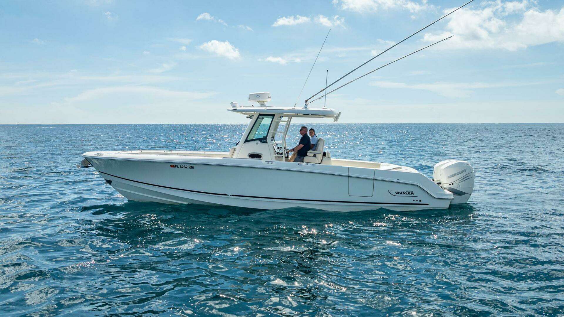 2017 33' Boston Whaler photo