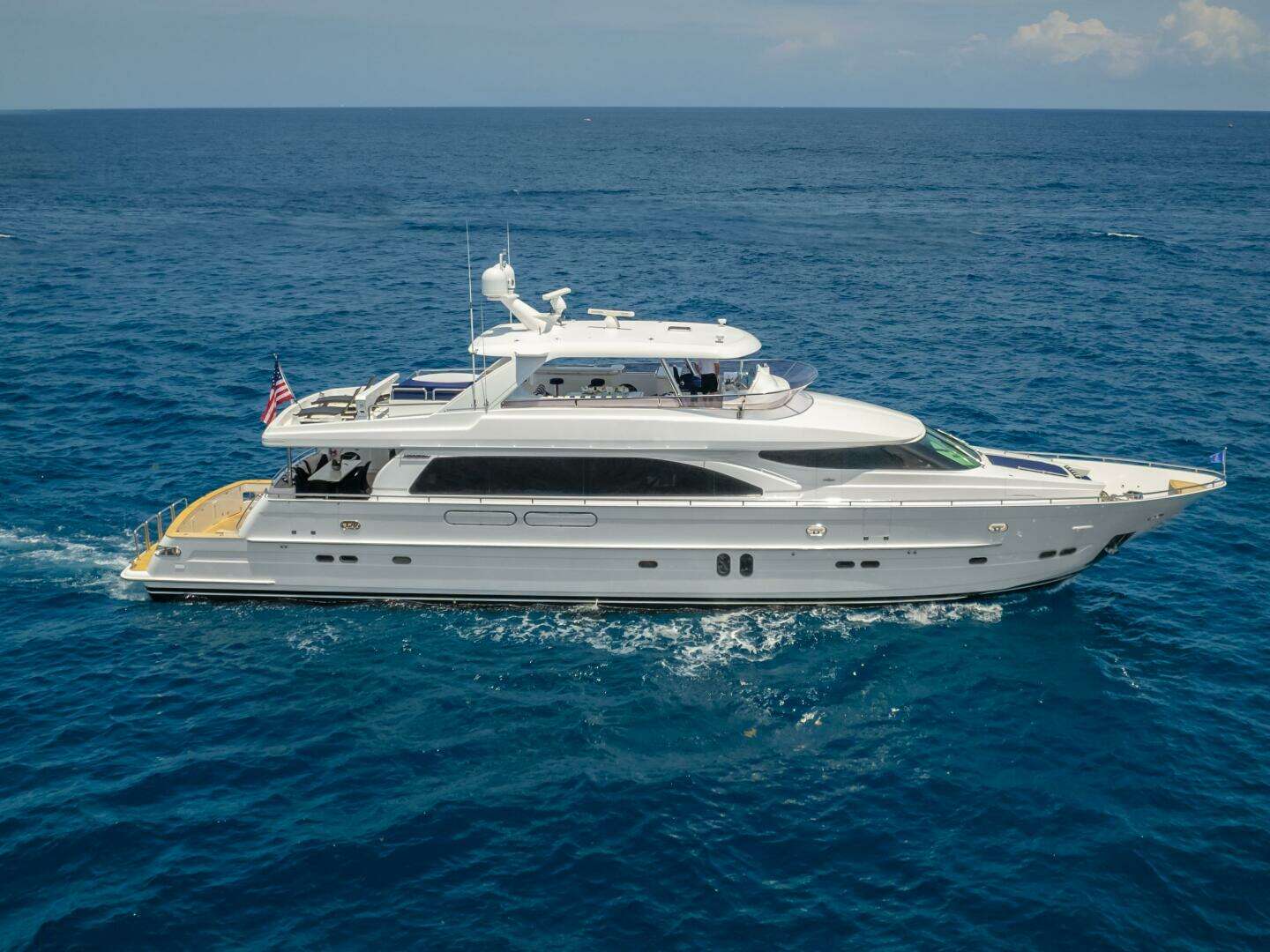 2005 94' Horizon photo