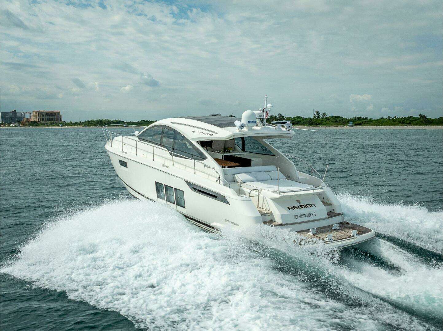 2015 48' Fairline photo