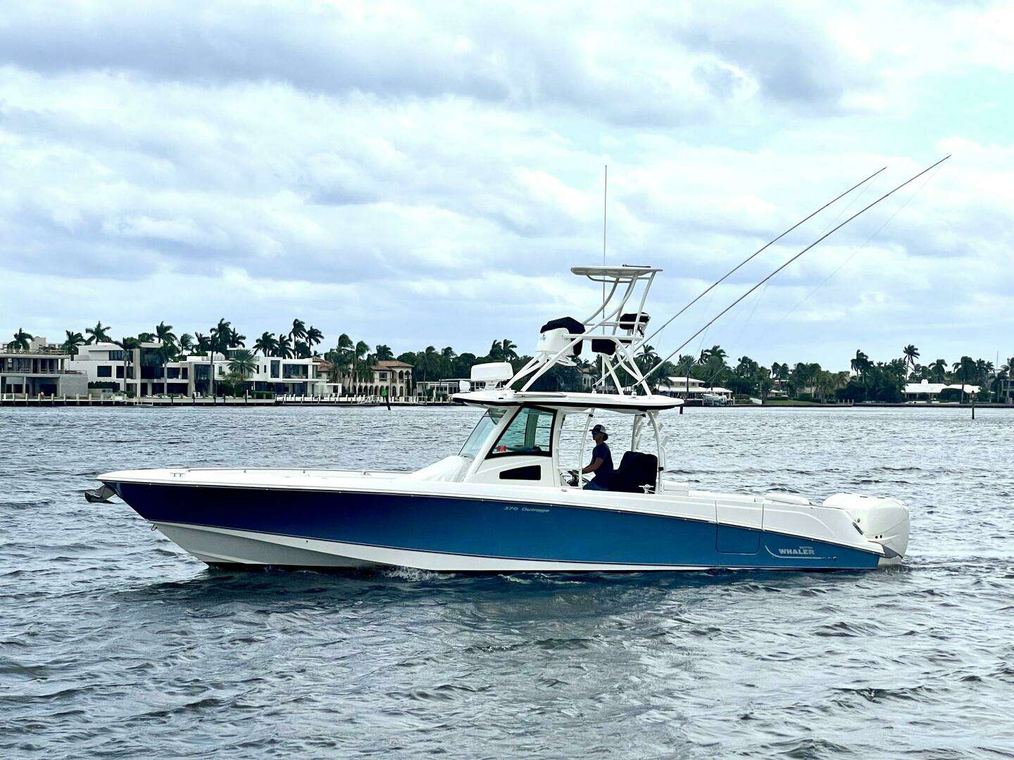 2013 37' Boston Whaler photo