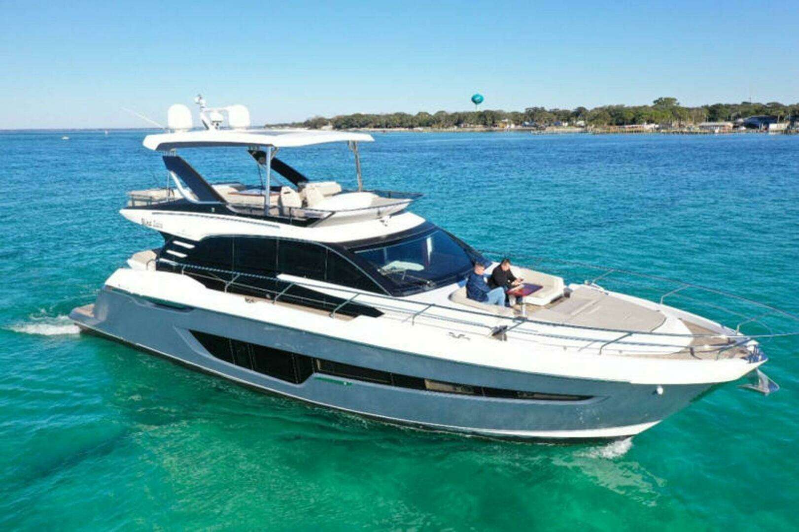 2020 68' Fairline photo