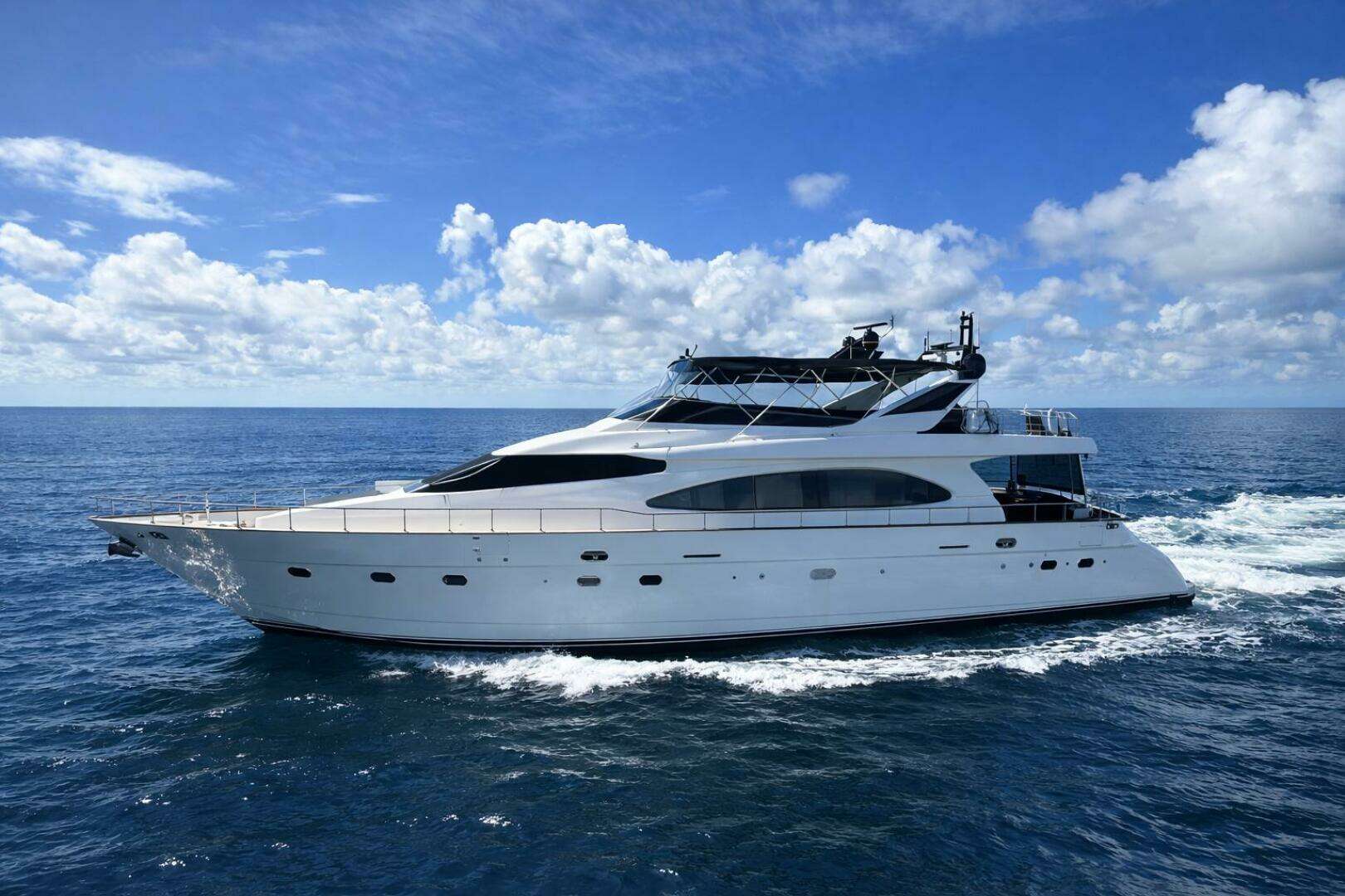 1999 85' Azimut photo