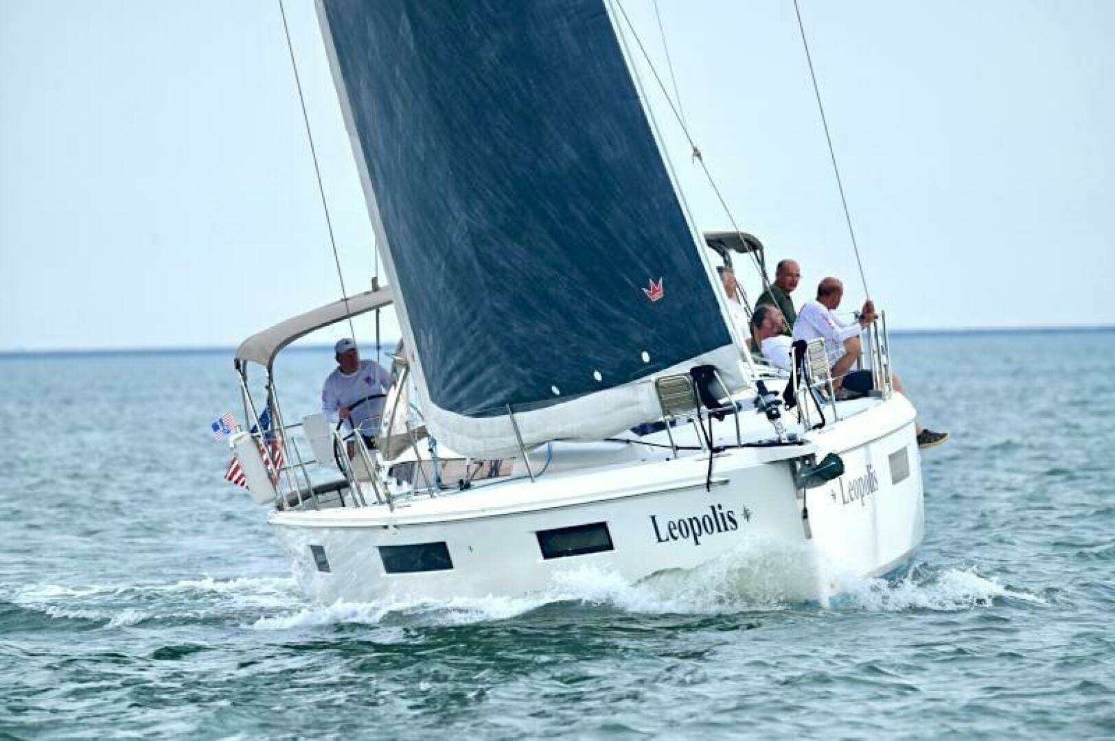 2019 44' Jeanneau photo