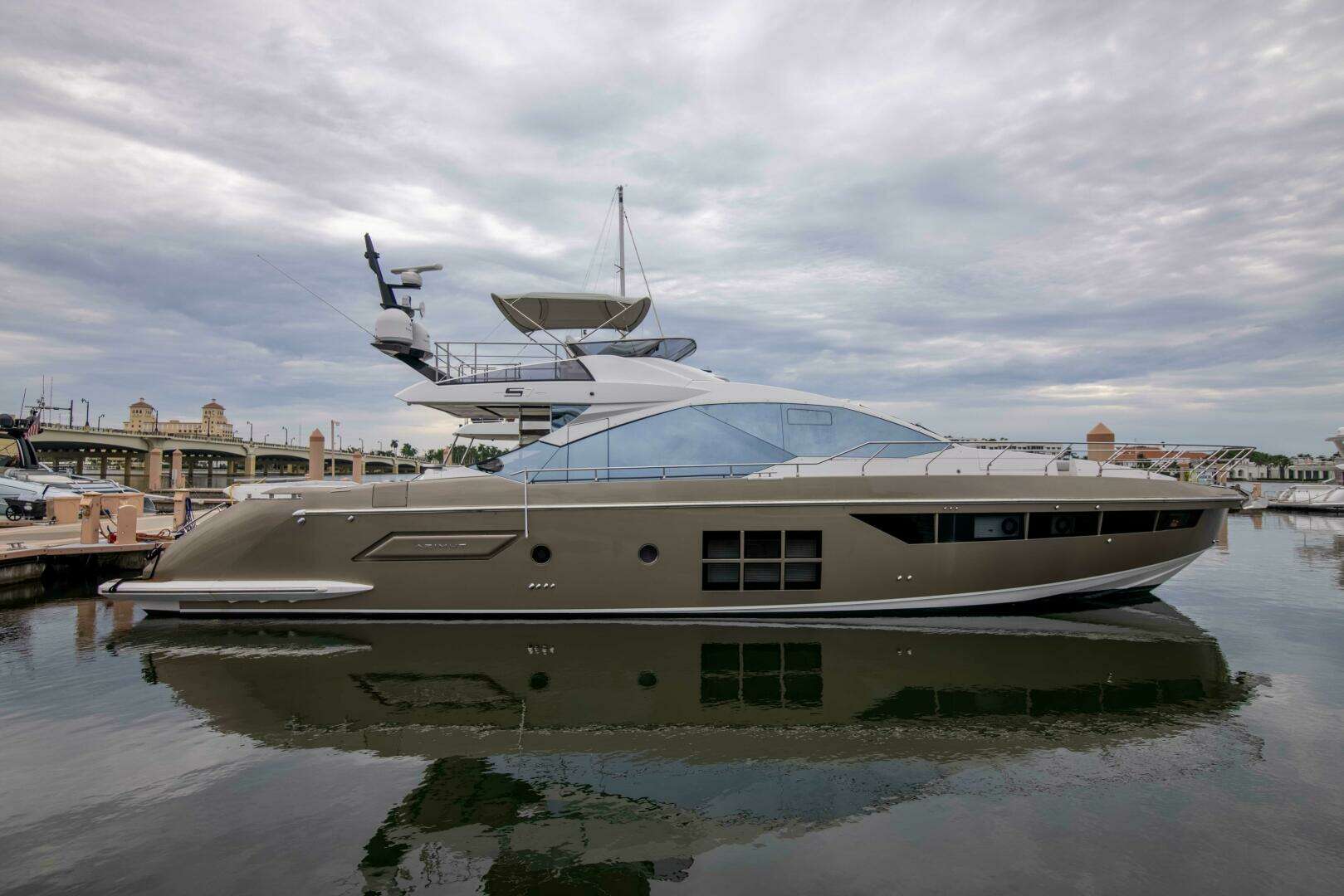 2019 70' Azimut photo
