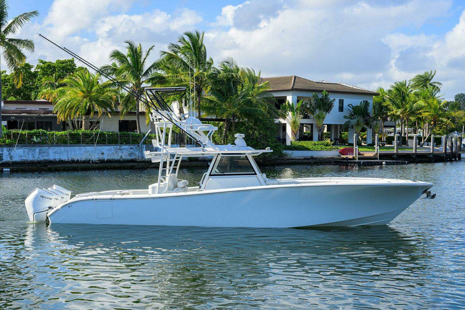 2021 42' Yellowfin photo