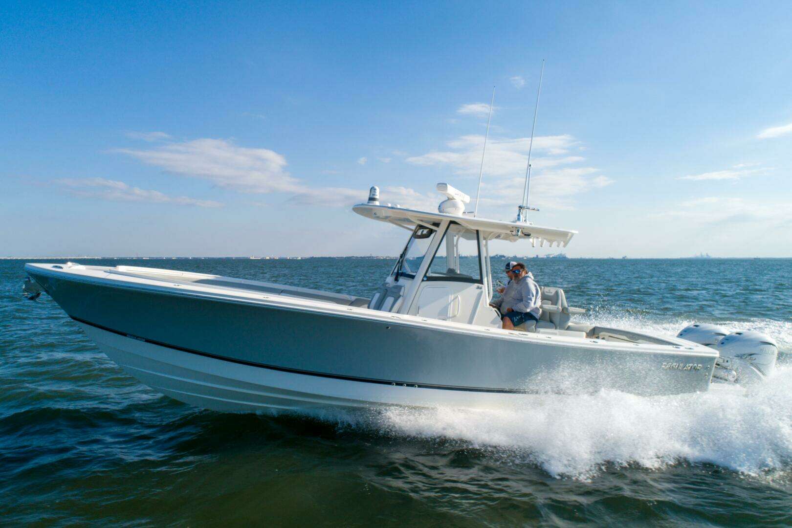 2021 34' Regulator photo
