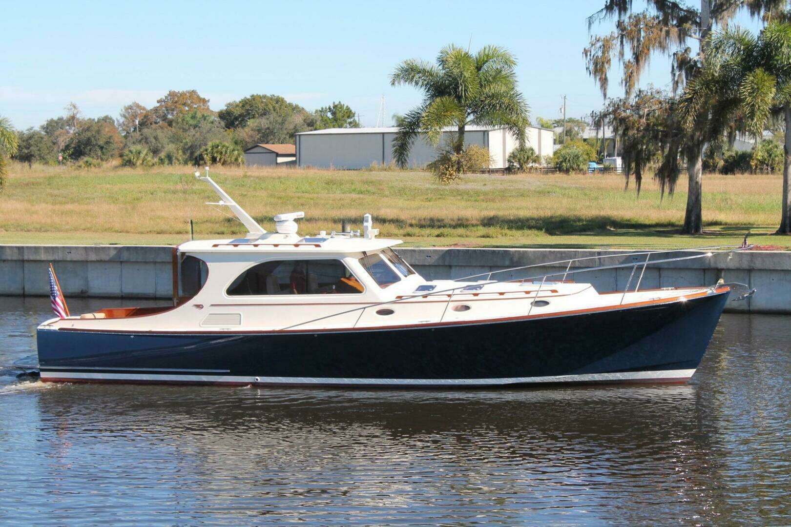 2005 44' Hinckley photo