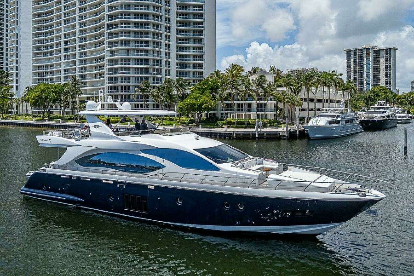 2011 82' Azimut photo