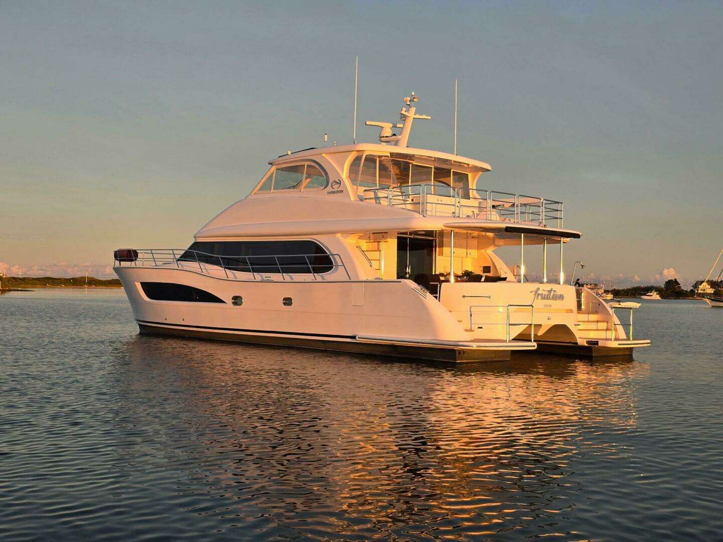 2020 60' Horizon photo