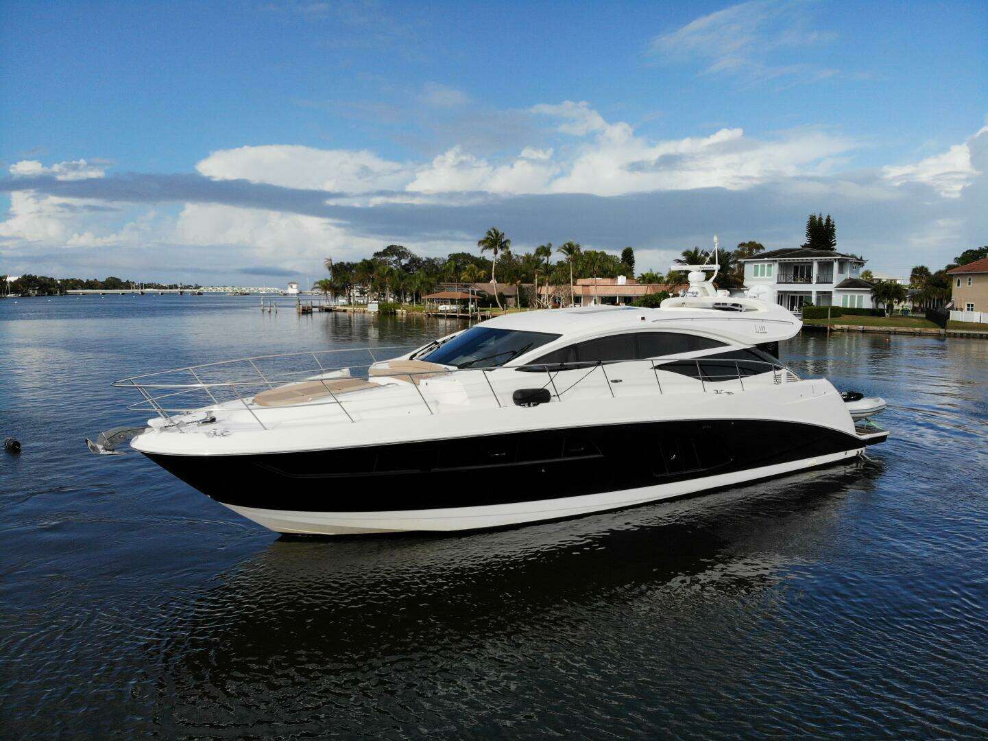 2017 59' Sea Ray photo