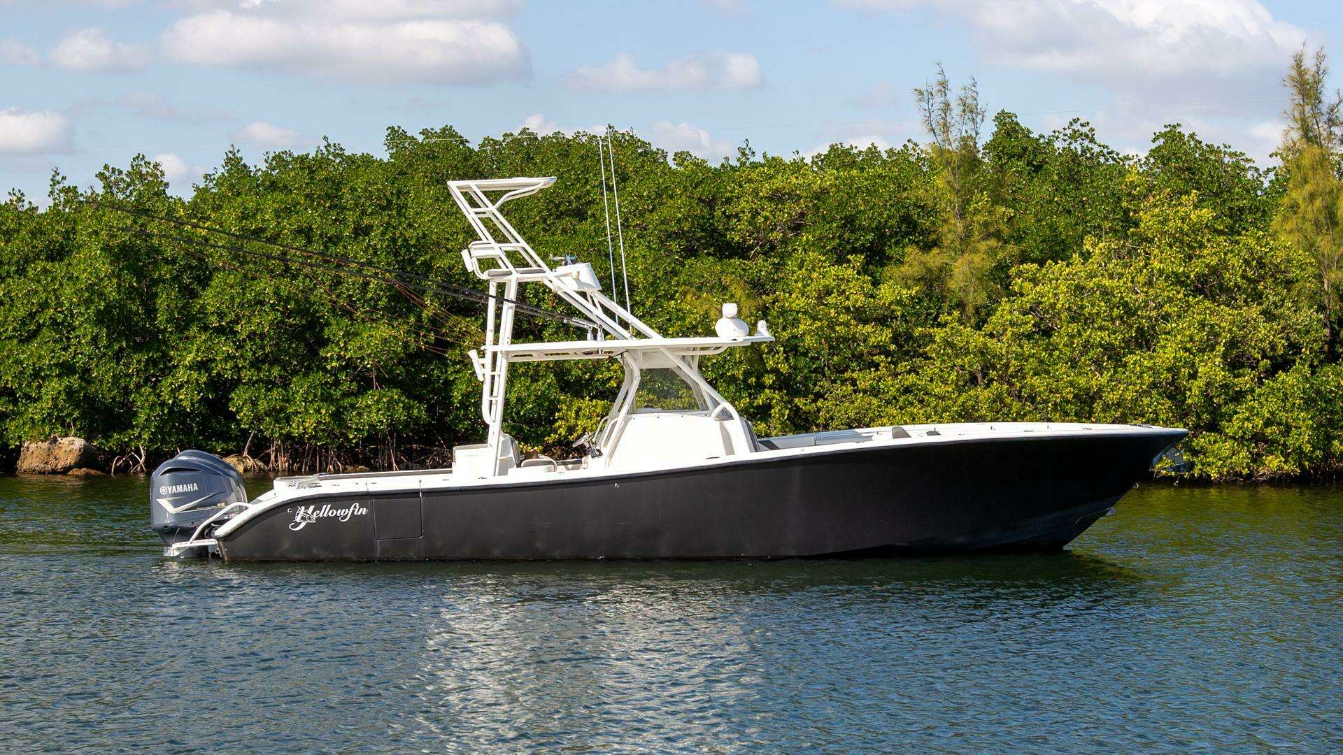 2015 39' Yellowfin photo
