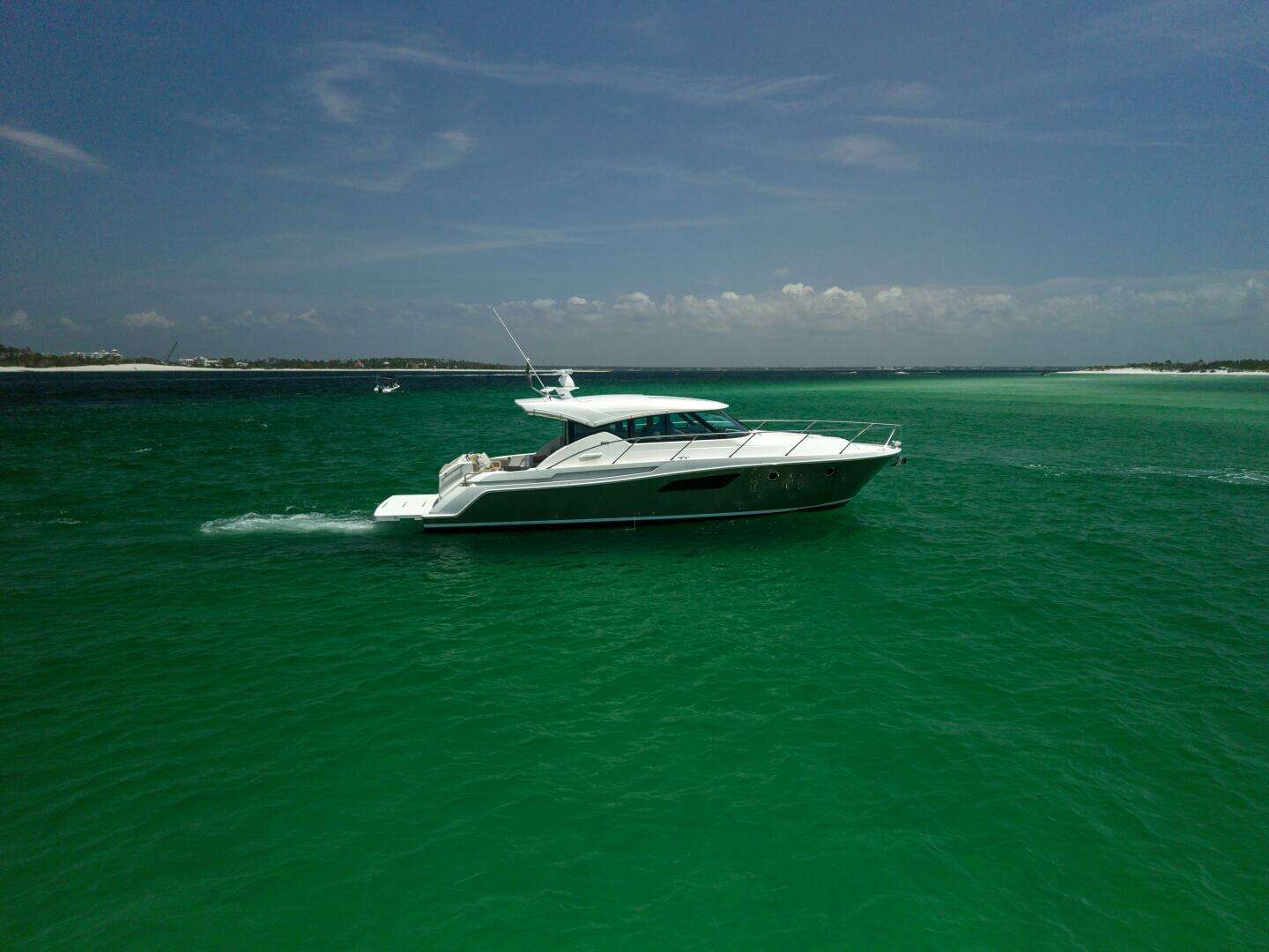 2015 44' Tiara Yachts photo