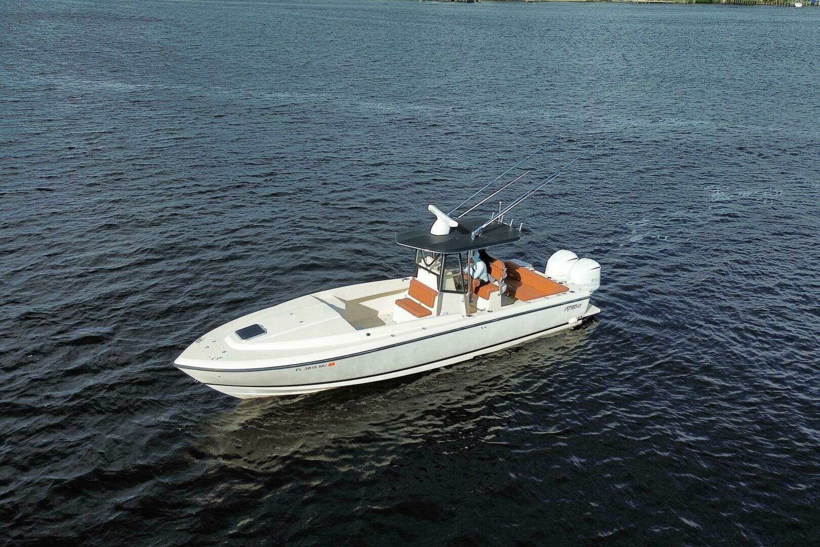 2004 32' Intrepid photo
