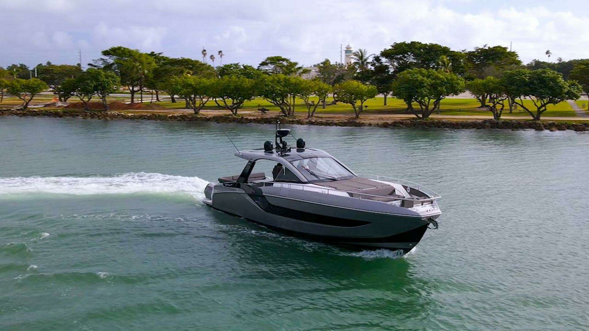 2022 48' Azimut photo